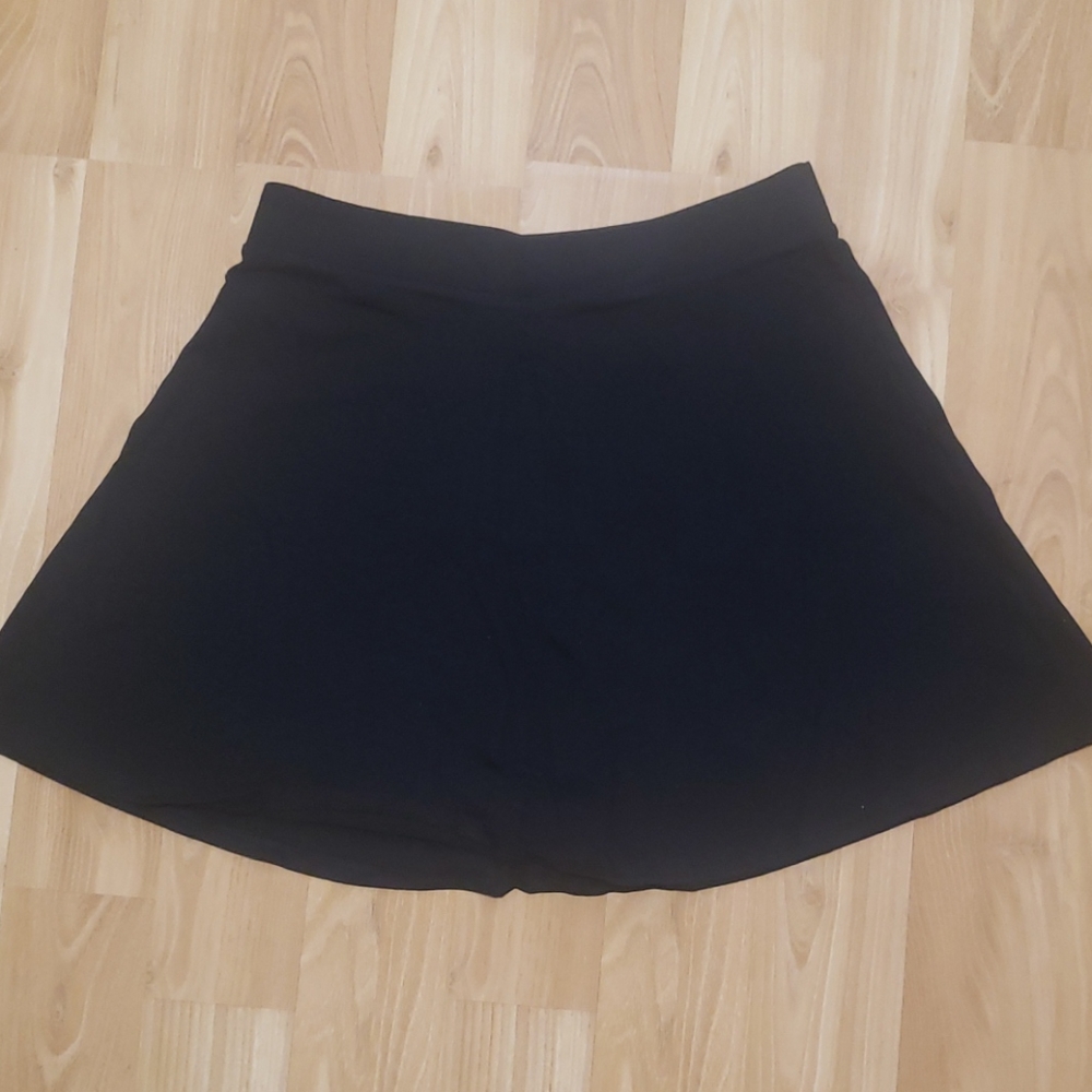 Black H&M full circle mini skirt